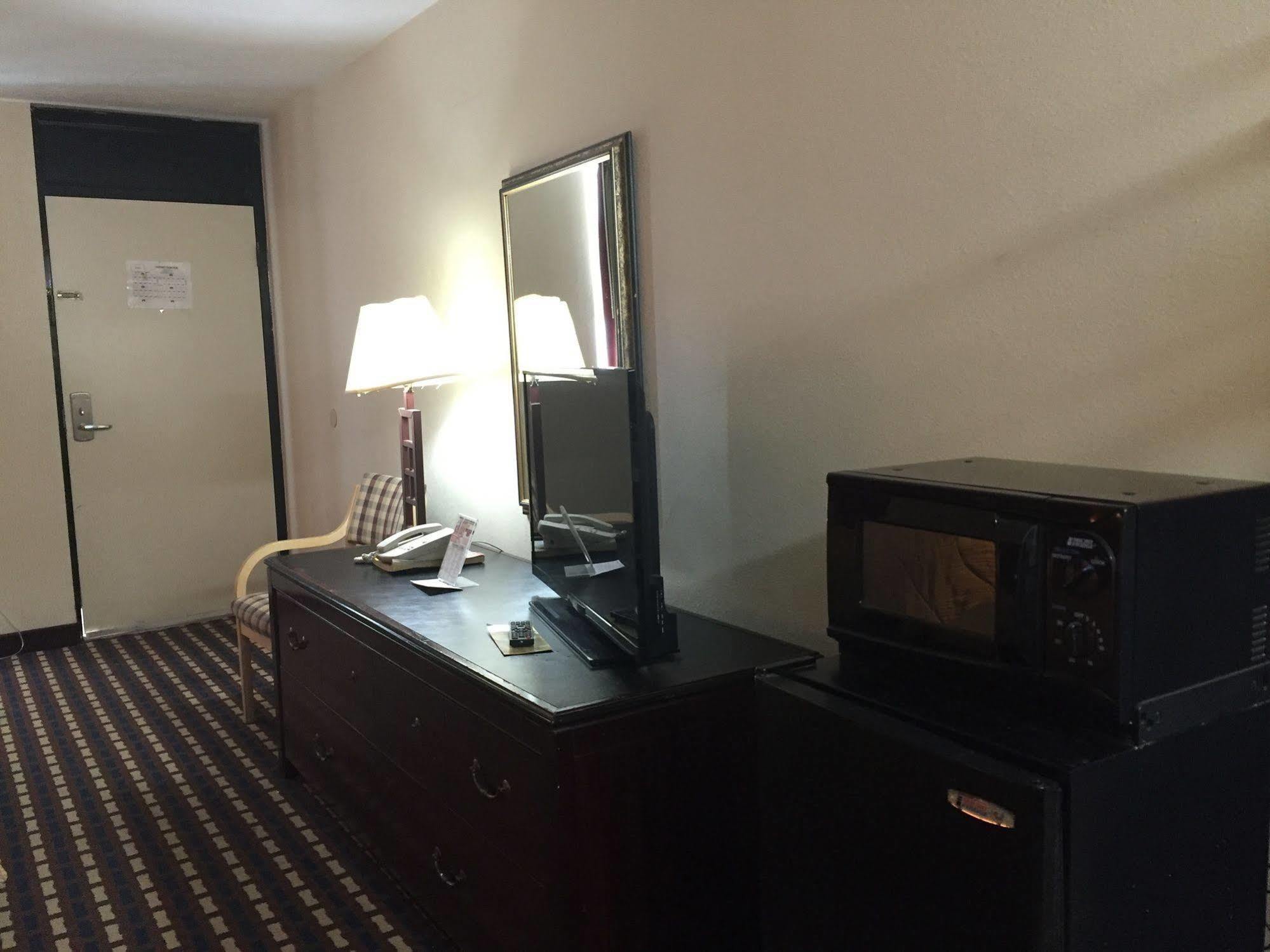 מוריסטאון Parkway Inn מראה חיצוני תמונה